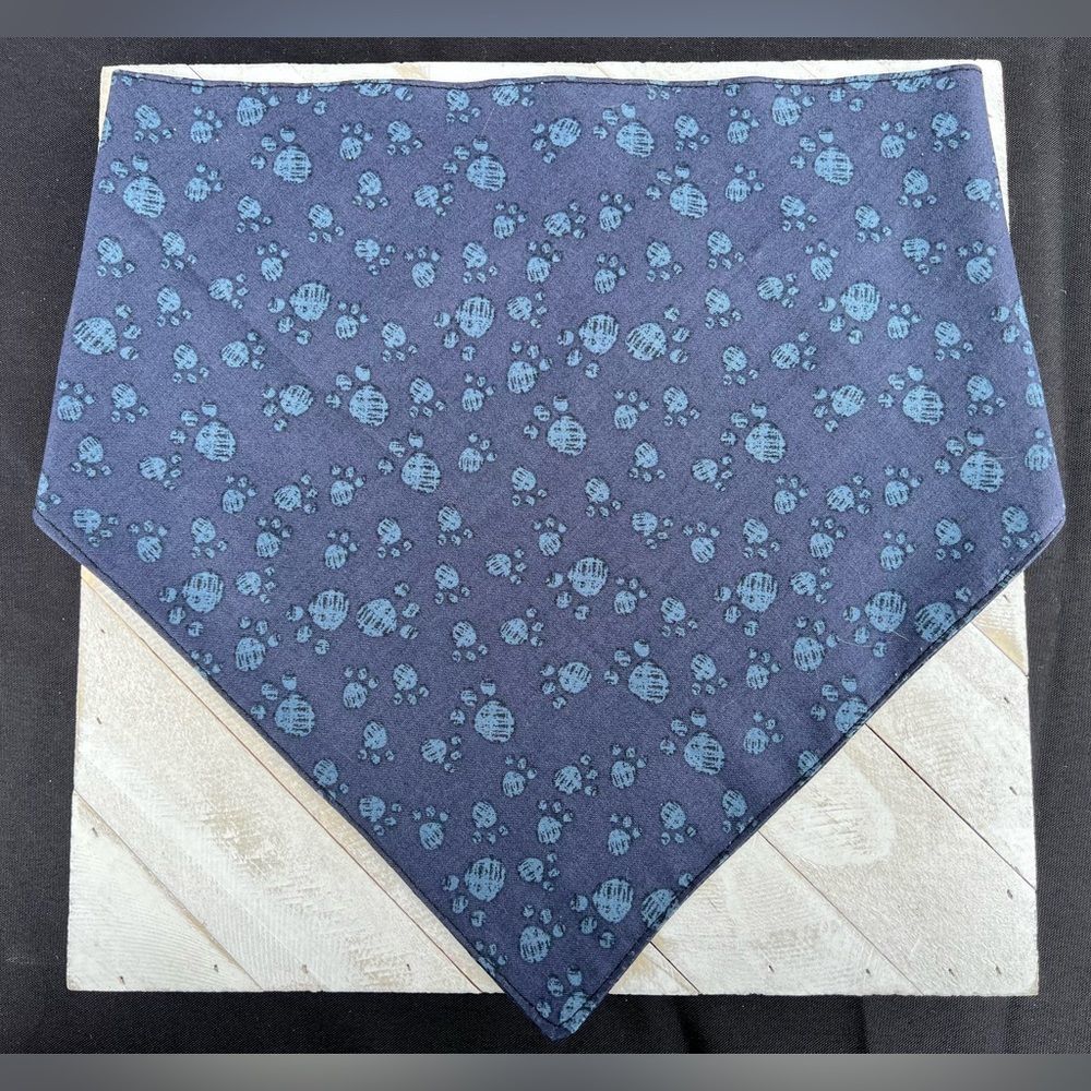 Blue paw print bandana size large